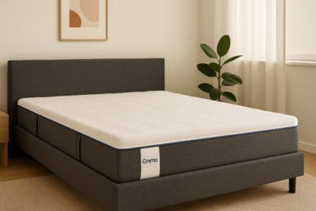 Colchões Emma em quarto moderno com design minimalista, oferecendo conforto ergonômico e tecnologia para melhor qualidade de sono